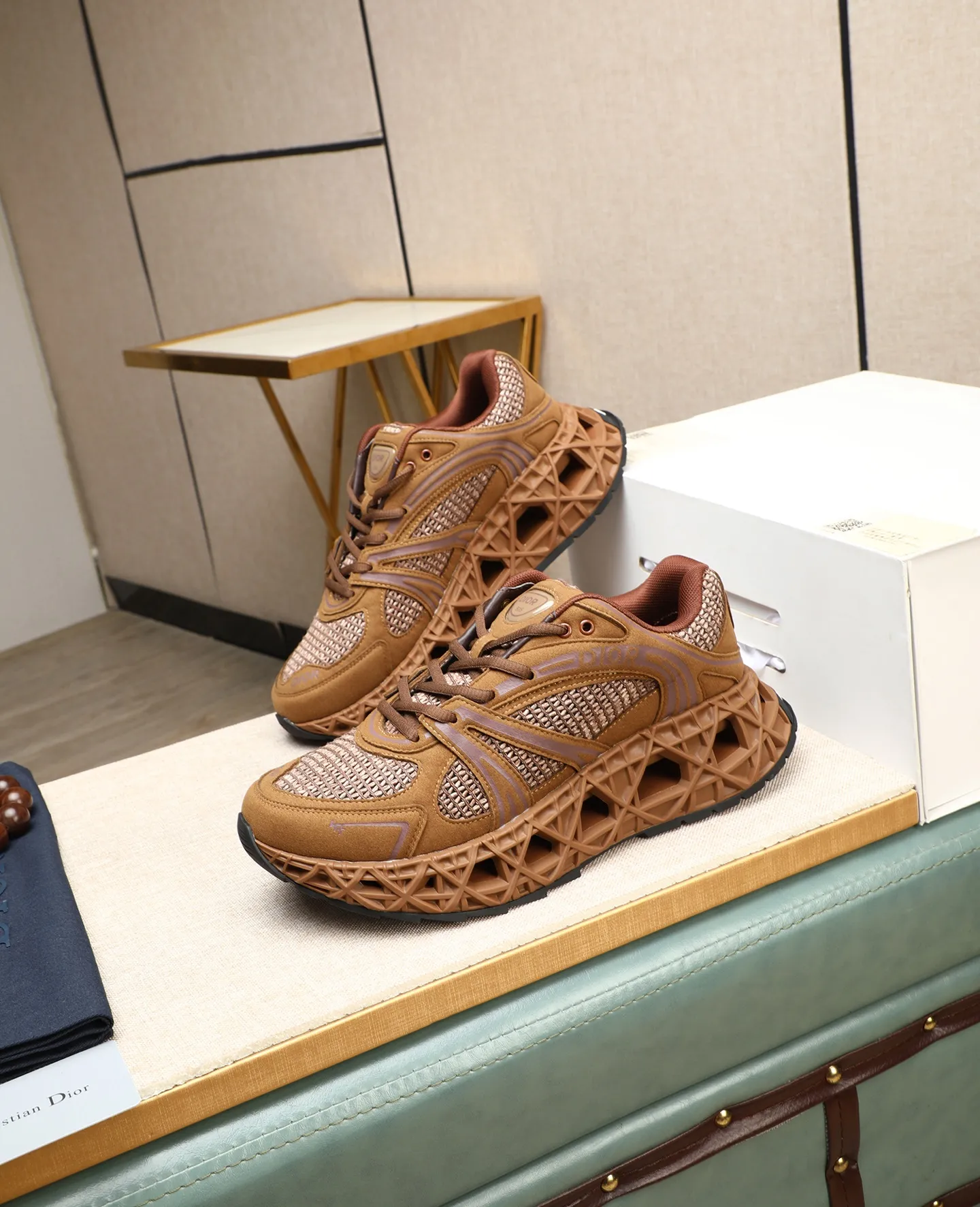 Men's shoes 💰800💰 Men's style 👦🏻Dior Dior B35 High-end quality Original casual sports shoes Upper: special environmentally friendly leather. High-frequency brand totem, brand totem cloth, tongue plastic brand logo, heel high-frequency brand logo Lining: brand canvas Original version: ultra-light TPR·rubber; two-color molded outsole Ultra-high quality control and fine workmanship: High-end, extravagance and class. Size: 39-44 (38, 45, 46, can be customized)…! !